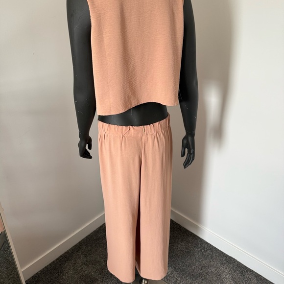 ⚪️ Blush Pink Two-Piece Set – Sleeveless Top & Wide-Leg Pants – Size L - Picture 8 of 10